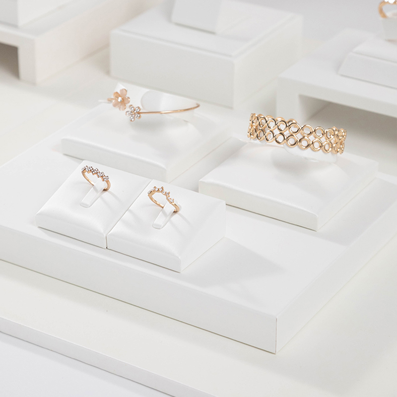 Colgante de cuero blanco, coll - Body Jewelry Display Ideas reseña y precio